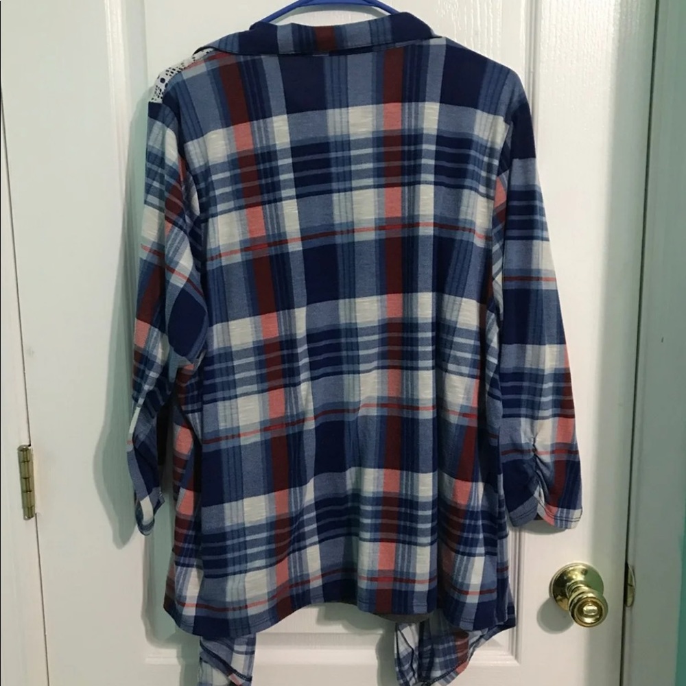Plus size top - Picture 2 of 3